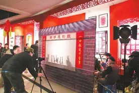 中央电视台音乐频道《歌声与微笑》栏目在甘肃会宁拍摄皮影戏专题图片