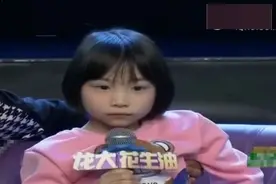 6岁小姑娘坚强唱歌，评委和观众全都在流泪，姜桂成直接哭成泪人视频封面