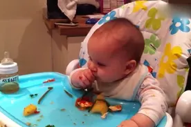 6个月的宝宝刚断奶，宝妈就让吃泡菜不怕孩子噎着？