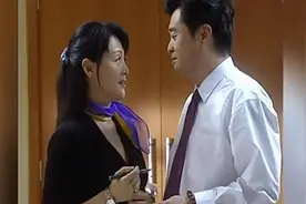 客人刚走，老总跟财务总监就搞暧昧，被秘书撞了个正怀视频封面