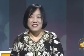 60岁漂亮阿姨一登场，涂磊：姑姑穿得好华丽呀，平时也这么穿吗？