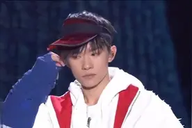 易烊千玺亲手雕刻“3.5公尺巨龙” 自曝“龙”对自己有特殊意义