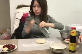 在办公室用饮水机煮火锅，恐怕只有老板的女朋友才会这么干视频封面