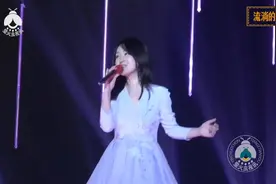 杨钰莹现身广东卫视《流淌的歌声》录制现场，再现经典甜美回忆杀视频封面