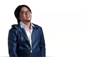 德国总理勃兰特在华沙的惊天一跪，促进了德国经济已致世界经济的大力发展，也使得他获得了诺贝尔和平奖#高晓松#明星