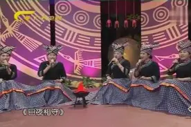 广西平果的六娅组合在广西民歌会舞台上，演唱了一首《日夜相守》