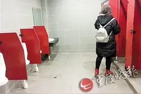 高校女厕现小便池 男生对厕改一事表示理解但时有尴尬图片