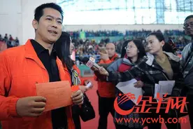天河花市“标王”产生 风行牛奶以80080元的高价夺魁图片