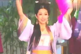 男子男扮女装跳舞，没想到被纨绔子弟看上调戏了视频封面