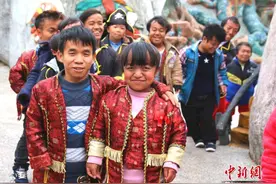 昆明一乡村住着百余“小矮人” 平均身高不过一米三图片