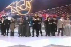 天王天后聚集同台演唱《漫长人生路》直径邓丽君，现场潸然泪下视频封面