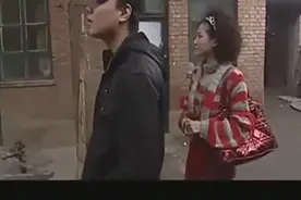 《渴望城市》小伙子走路的时候不小心撞到了她！视频封面