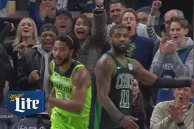 「最佳控球」罗斯右手运球突破 空中换手完成左手上篮