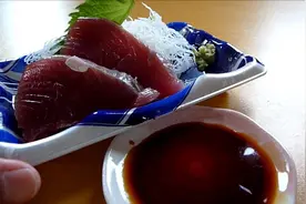 三文鱼肉质鲜嫩，味道鲜美，蘸上芥末吃，味道美到暴爽视频封面
