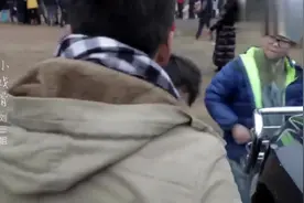 小戏骨《刘三姐》花絮：莫管家片场录咖秀，阿牛哥冻得披上衣服视频封面