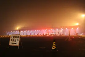 受雾大影响 北京市域六环路等四高速部分路段封闭图片