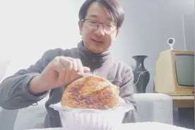 中餐点的外卖，14.99元的野山椒鸭杂煲仔饭，锅巴太香了