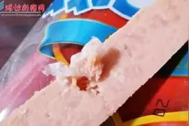 双汇火腿肠里吃出块塑料纸 厂家称会与消费者协商图片