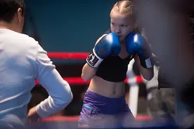 9岁女孩30秒出拳221次，这可能是世界上最不好惹的一家图片