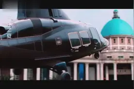 富二代开直升机来学校，引来全校学生尖叫，连校长看到他都要鞠躬视频封面