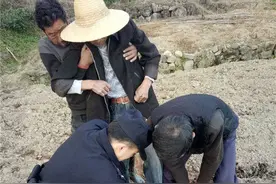 黄山区仙源派出所：村民中招“野猪夹” 民警解救保民安图片