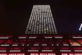 深港通来了，深交所大楼深夜亮红灯庆祝，关于深港通的七问七答你必须知道图片
