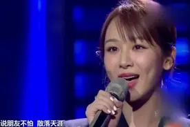 网友质疑金鹰节颁奖晚会有水份 表示：心疼杨紫