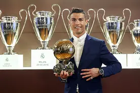 C罗四捧金球奖！得票是梅西两倍，感觉走向人生巅峰图片