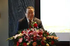 中国夕阳红健康爱心服务中心揭牌大会在汉举行图片