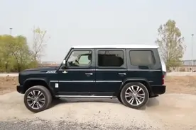 2018款北京BJ80 2.3T场地越野测试 硬派越野名副其实视频封面