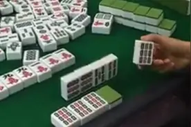 和朋友打麻将摸错牌，把六条当成九条暗杠，这下怎么破图片