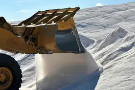 食用盐烧到800度就化了，再扔到水里会怎么样？