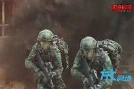 军区首长带200特种兵进山，手雷扔出1500米，大伙十分惊讶视频封面