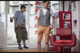 乔杉去理发 穿着丝袜配凉鞋 和理发店老板聊时尚 真的没谁了视频封面