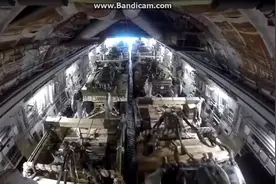 美军运输机空投悍马车队，多视角拍摄！视频封面