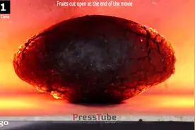 香蕉、柠檬、芒果放进1350度喷火炉，当切开那一刻