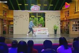 美女带电钻到表弟家，随身携带电钻专用充电宝，观众看到都笑了视频封面
