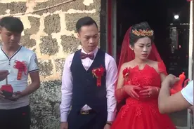 海南农村婚礼，一对新人围着桌子转圈，这是什么习俗？视频封面