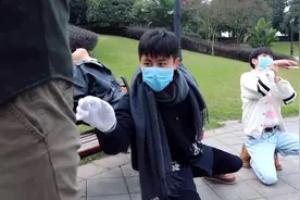 强迫症患者的终极对手就是裤子夹在屁股缝里，拼了命也要拔出来视频封面