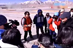 都看看范冰冰做了些什么，连李嘉诚都愿意为她掏钱！视频封面