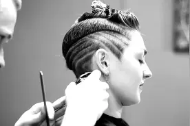 清爽女孩就该尝试这种发型，两边铲清后，看着比男生还帅气！视频封面