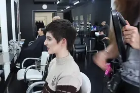 帅气清新的女生寸头造型，潮流时尚，是不是很酷？视频封面