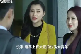 美女同事问小伙有没有女朋友，他居然说没有，可是女友就在背后