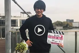 《乘风破浪》杀青啦！韩寒晒搞怪照逼疯强迫症图片