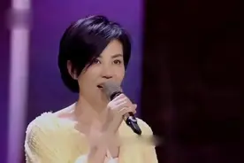 王菲疯狂工作，被曝替李亚鹏还债？还是弥补自己的空缺什么情况视频封面