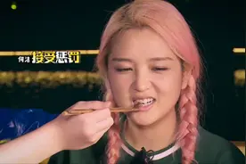 何洁变疯狂吃货挑战吃虫 蜡染绘制儿女画像救命图片