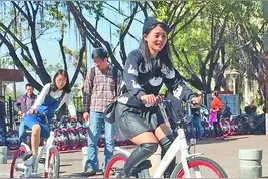 哈罗单车亮相集美街道 扫描二维码就可以骑行图片