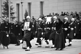 凶手出示警察证躲过安检图片