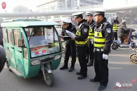 安阳专项整治市区道路三轮车非法营运、非法载客等问题：24日起集中查扣图片