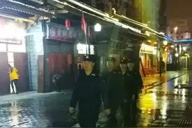 哇哦，这么多“圣诞老人”在送“平果”~图片